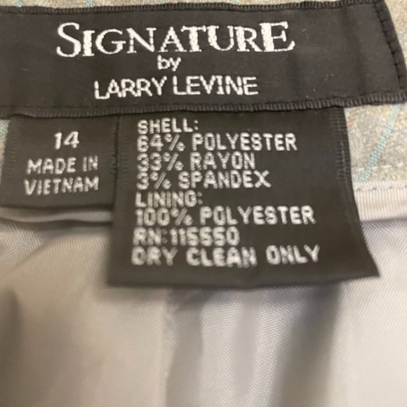 Signature by Larry Levine suit, jacket and slacks, Size 14 - Picture 11 of 13
